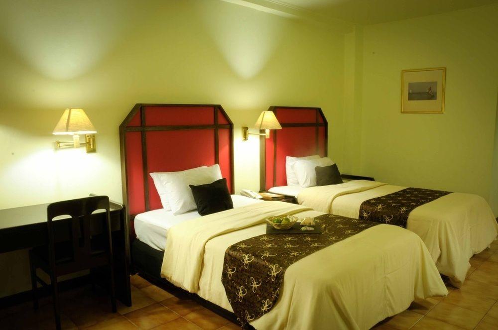 Mesra Business & Resort Hotel Самаринда Екстериор снимка