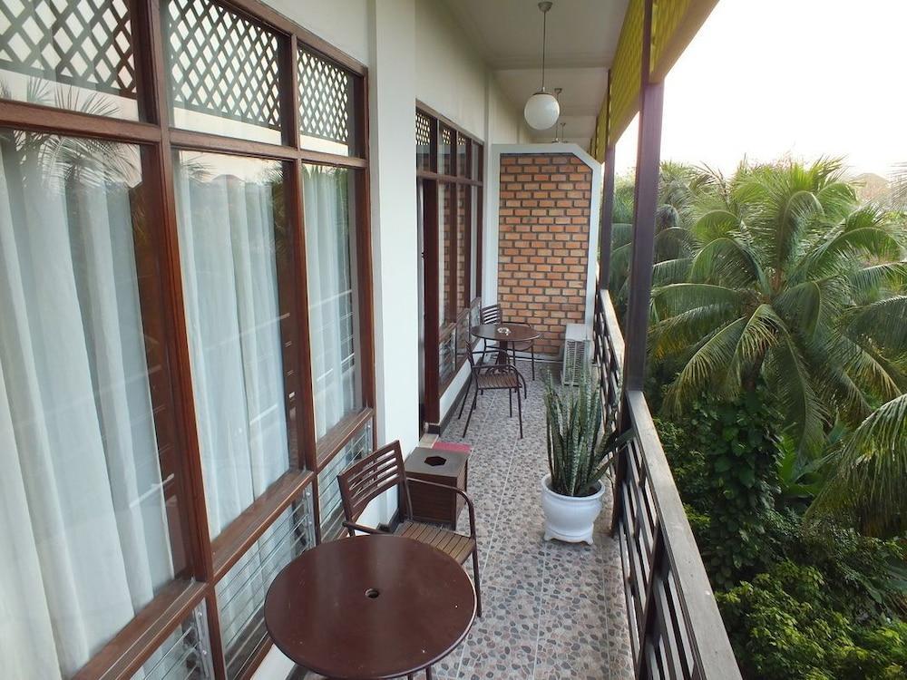 Mesra Business & Resort Hotel Самаринда Екстериор снимка