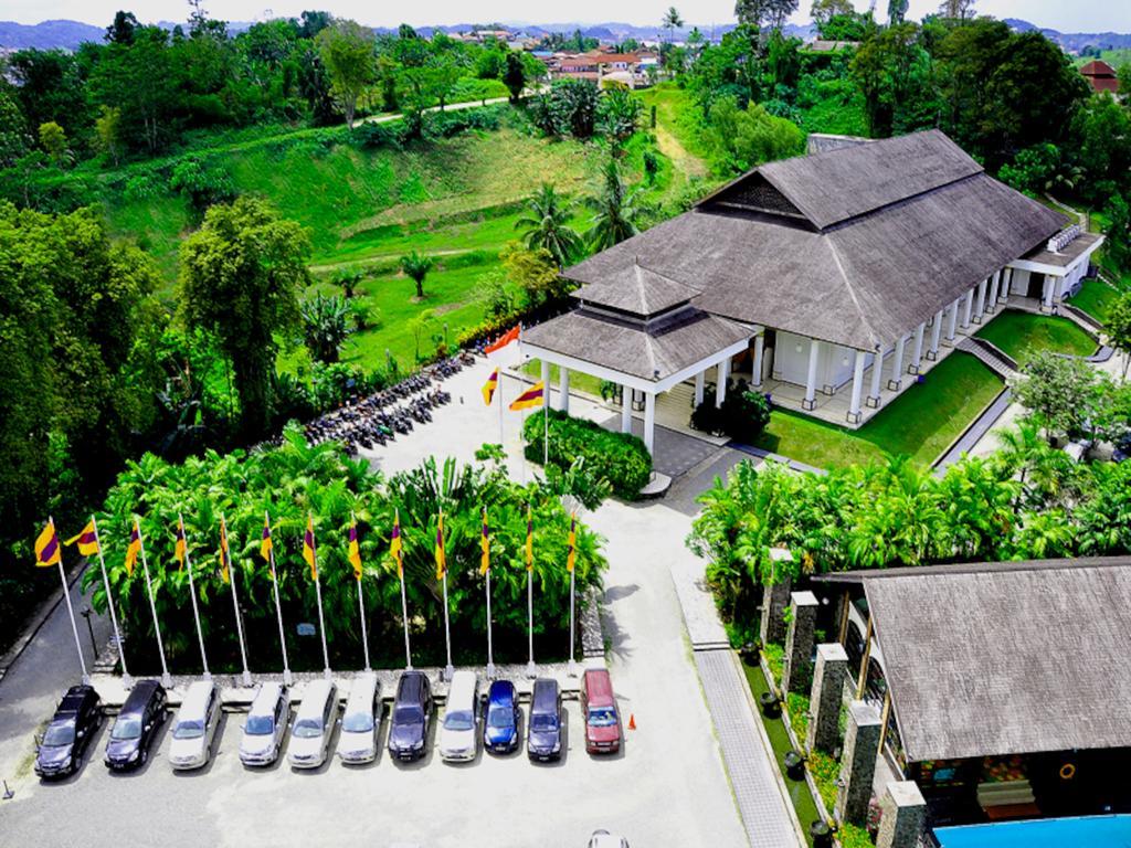 Mesra Business & Resort Hotel Самаринда Екстериор снимка