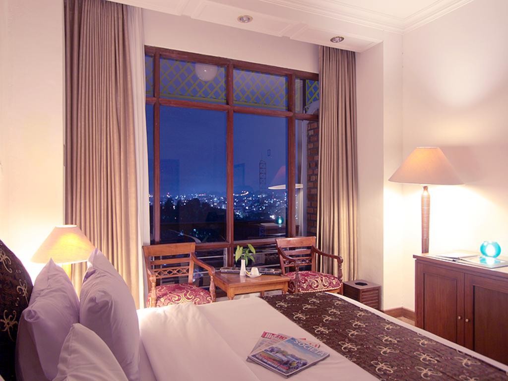Mesra Business & Resort Hotel Самаринда Екстериор снимка