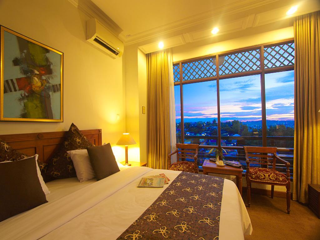 Mesra Business & Resort Hotel Самаринда Екстериор снимка