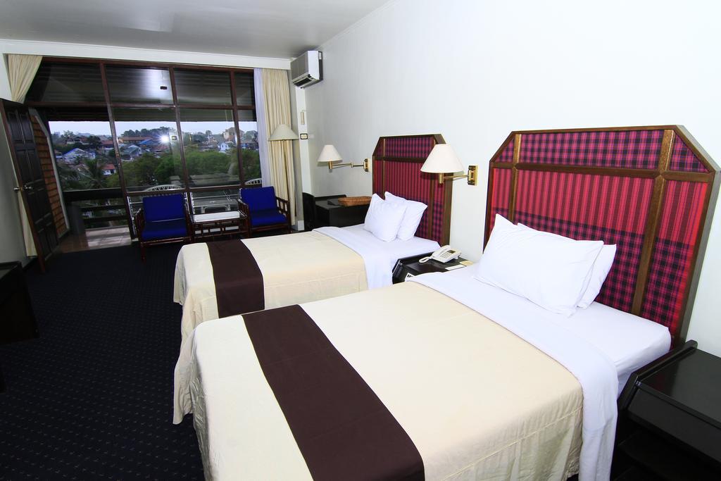 Mesra Business & Resort Hotel Самаринда Екстериор снимка