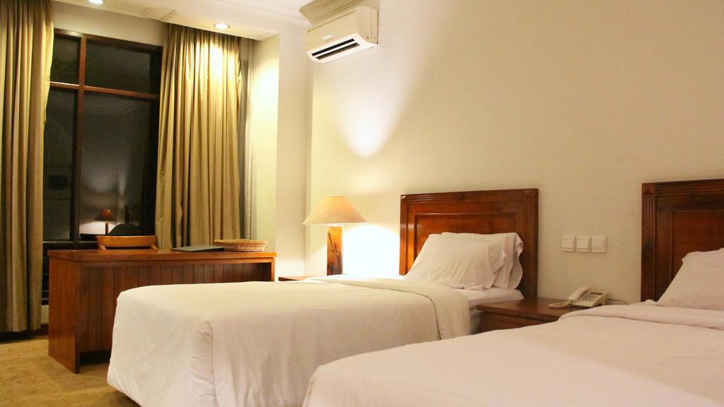 Mesra Business & Resort Hotel Самаринда Екстериор снимка