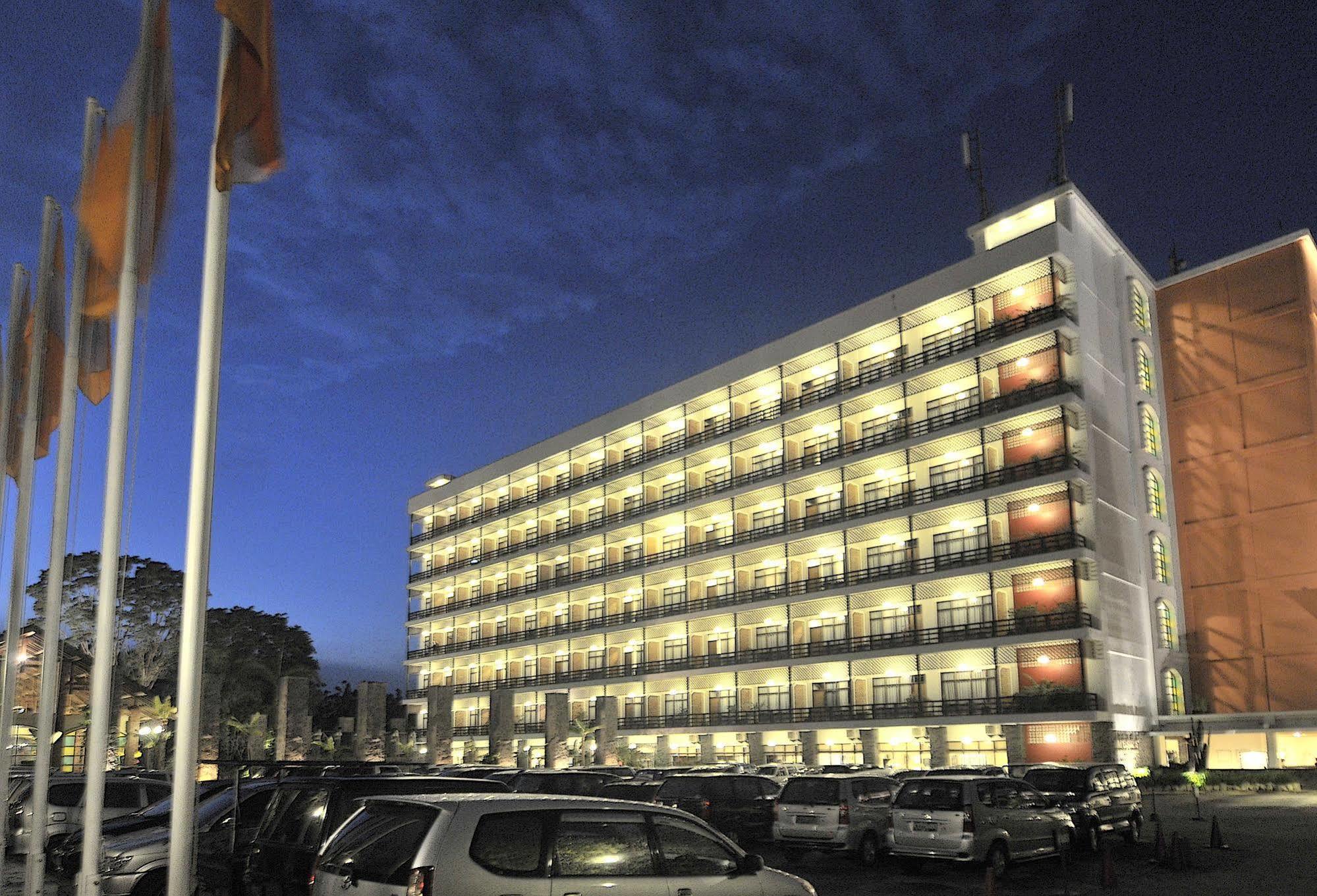 Mesra Business & Resort Hotel Самаринда Екстериор снимка