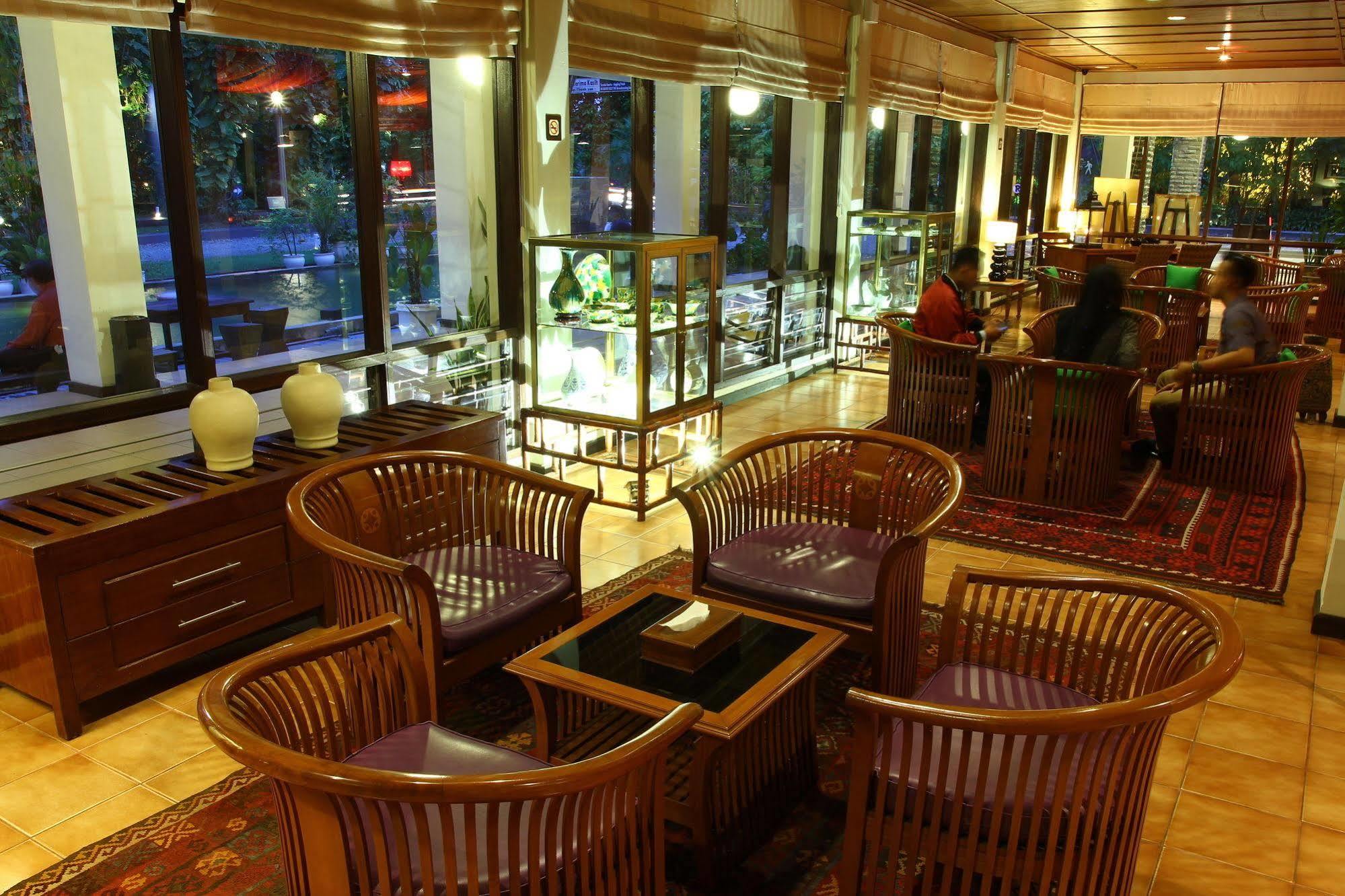 Mesra Business & Resort Hotel Самаринда Екстериор снимка