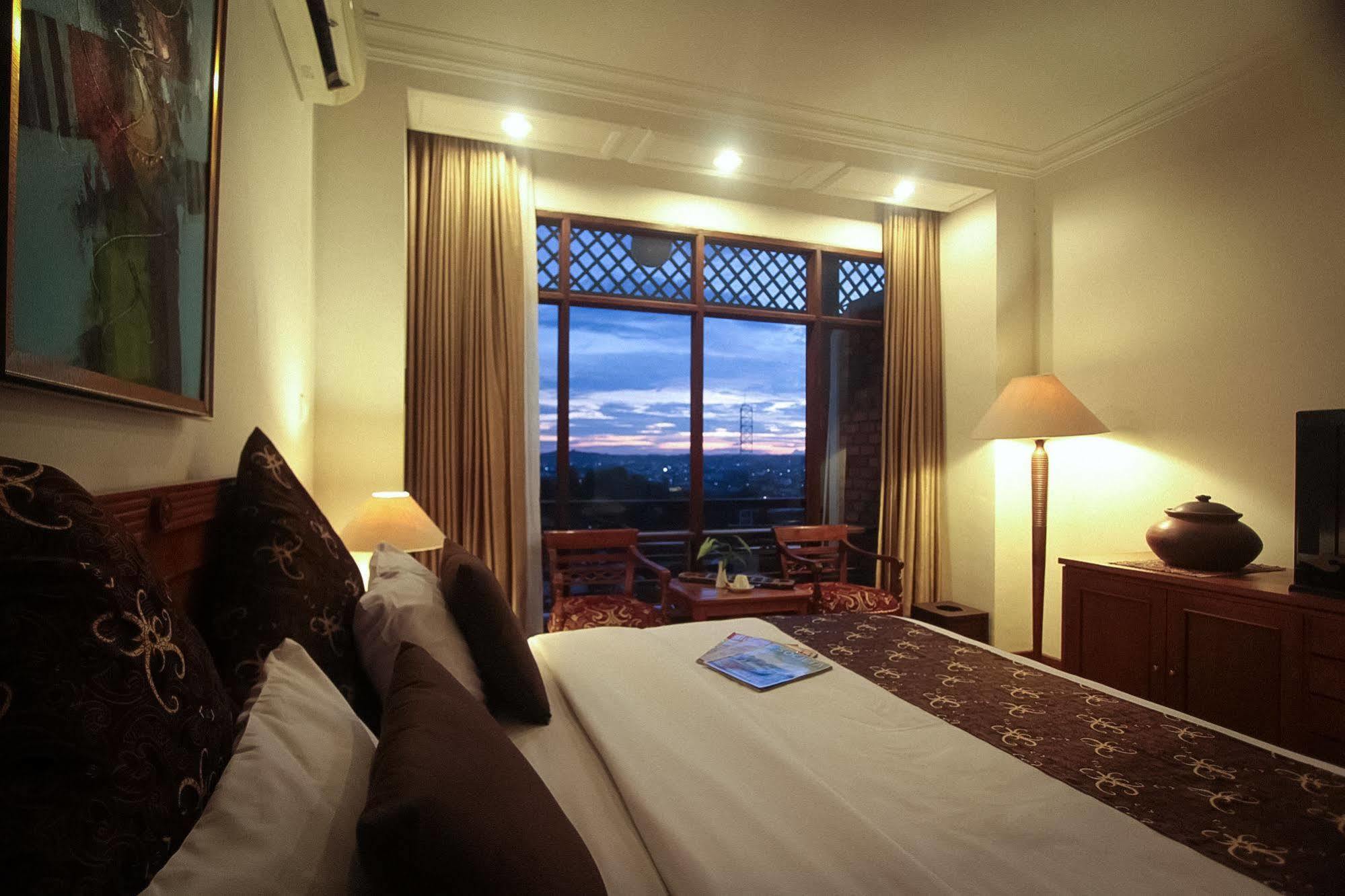 Mesra Business & Resort Hotel Самаринда Екстериор снимка