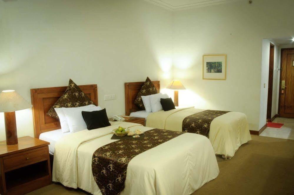 Mesra Business & Resort Hotel Самаринда Екстериор снимка
