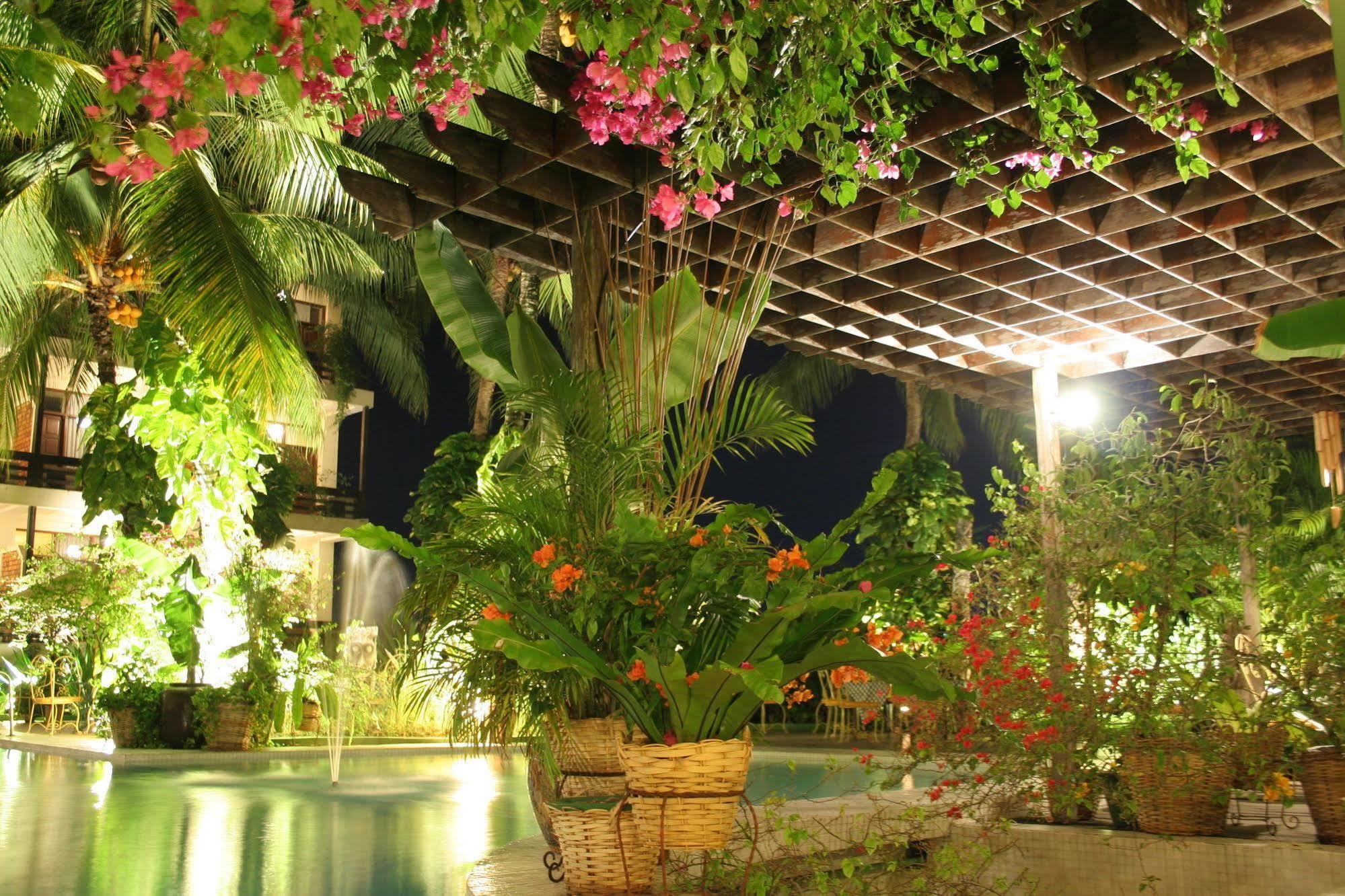 Mesra Business & Resort Hotel Самаринда Екстериор снимка